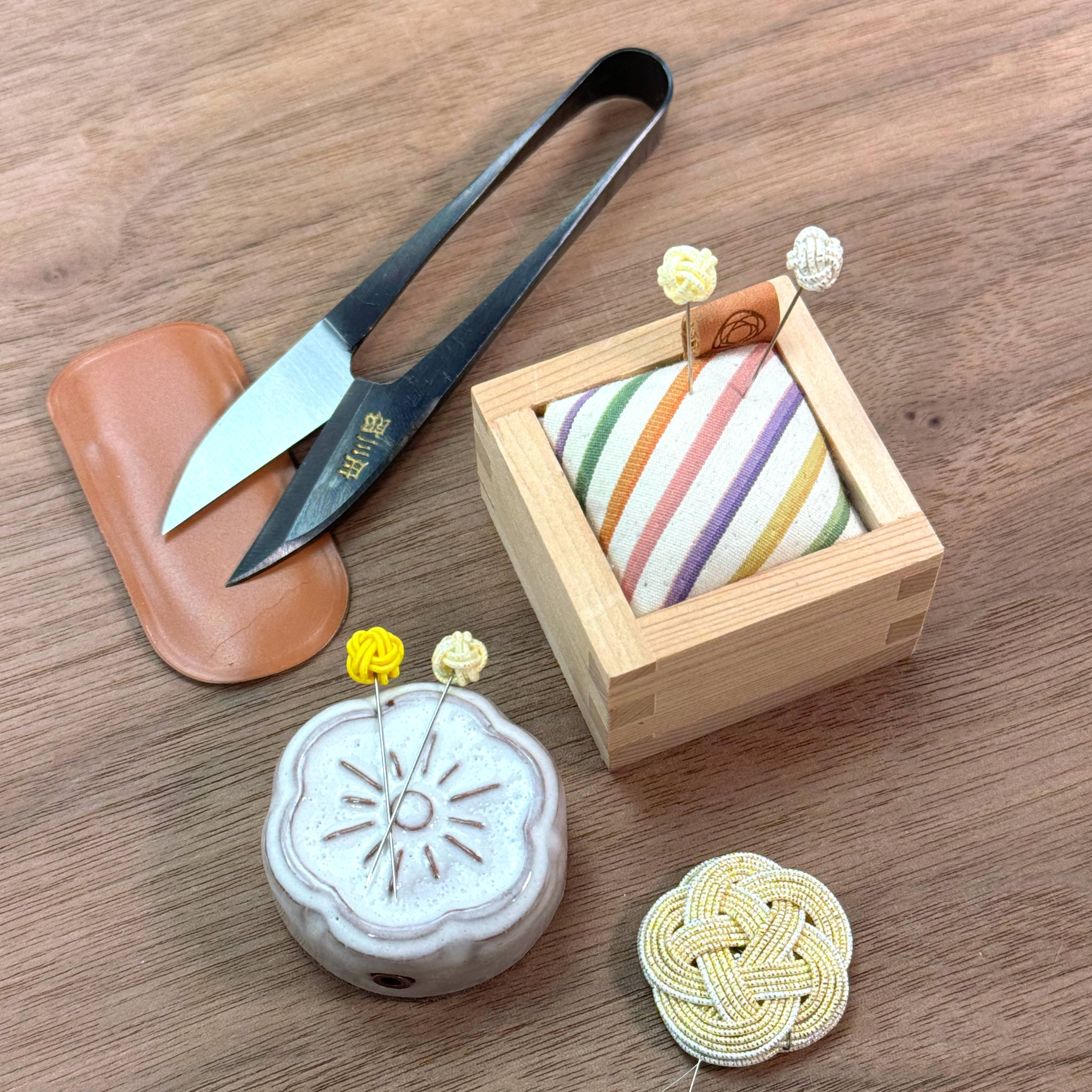 Japanisches Nähzubehör, Schere, Stecknadel