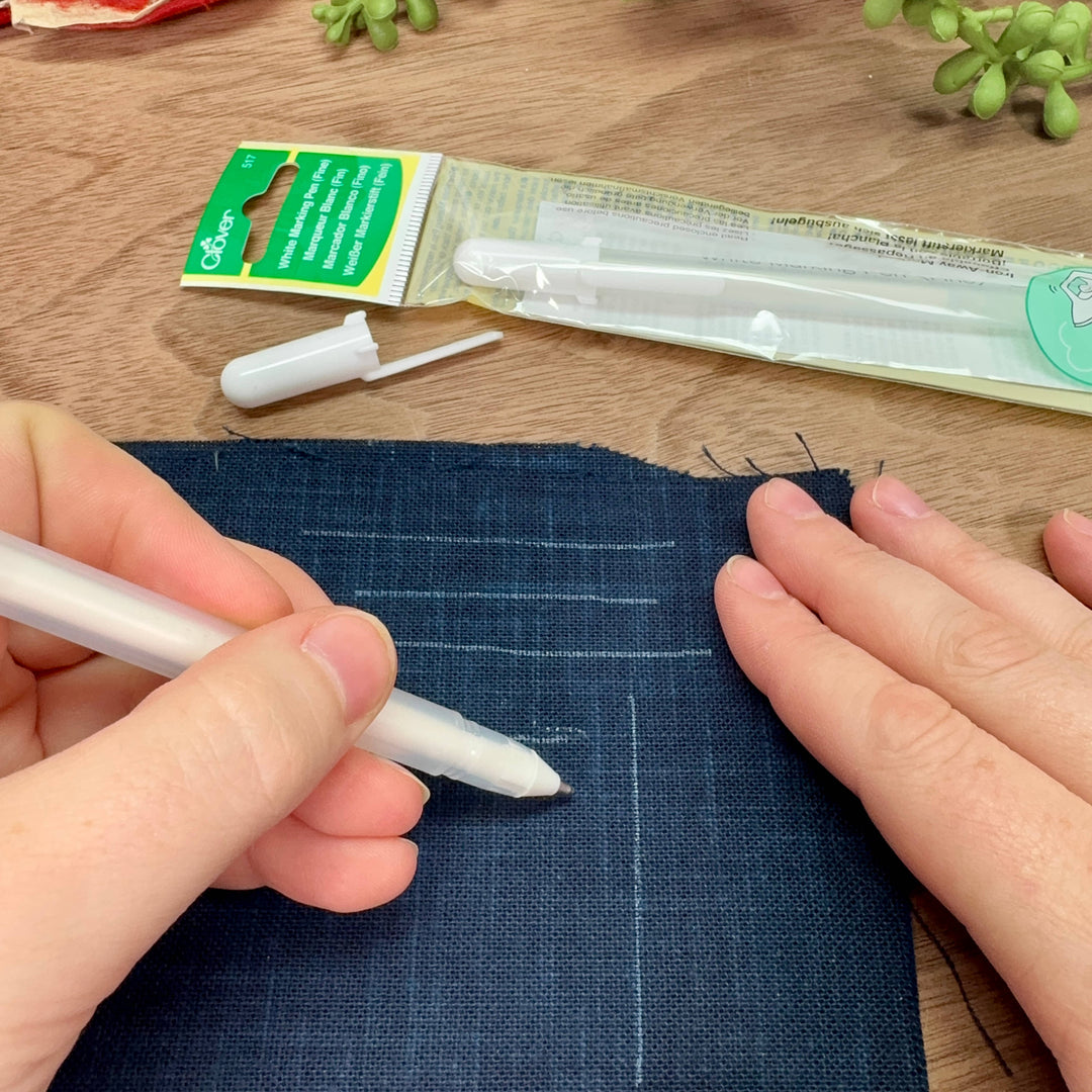 Clover Weißer Markierstift für dunkle Stoffe