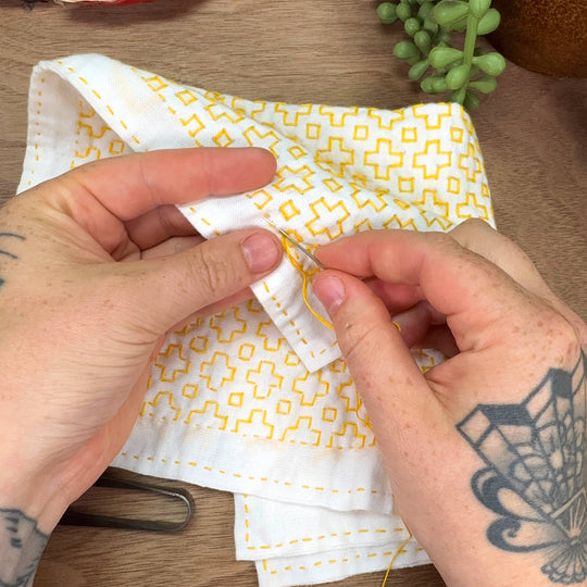 Daruma Hana Fukin Sashiko Sampler - Hitomezashi - Weiß
