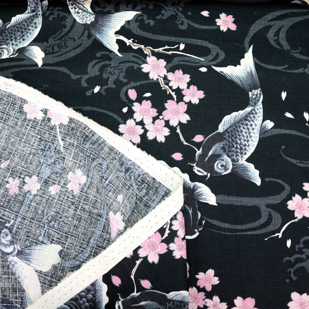 Koi Karpfen und Kirschblüten - Schwarz