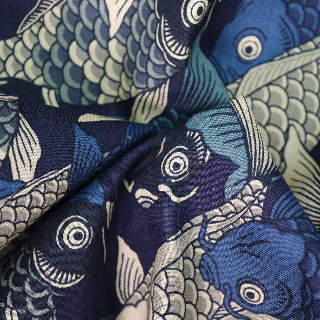 Tanz der Koi Karpfen - Dunkelblau