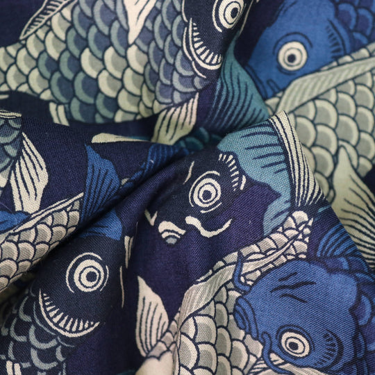 Tanz der Koi Karpfen - Dunkelblau