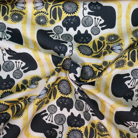 365 Cat Art - Black Cats and Friends - Gelb